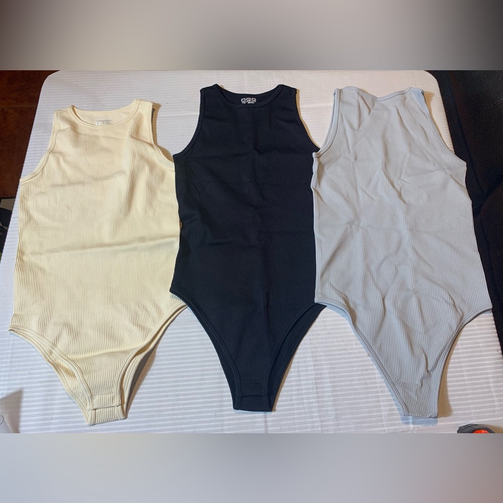 BodysuitOQQ Women's 3 Piece Ribbed Halter Bodysuits Blk, Grey, Cream, Size S. NE